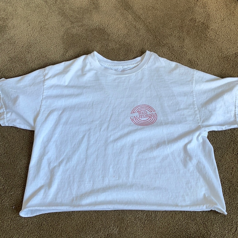 “red california” white cropped brandy melville tee